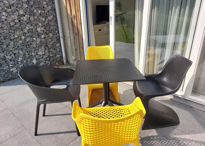 \'T Strandhuys En De Vuurtoren, Met Eigen Keuken, Zonnig Terras Nabij Dorp, Duinen En Strand, Incl Verwarmd Binnen Zwembad