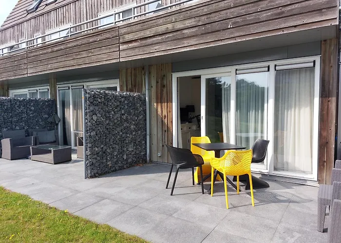 \'T Strandhuys En De Vuurtoren, Met Eigen Keuken, Zonnig Terras Nabij Dorp, Duinen En Strand, Incl Verwarmd Binnen Zwembad