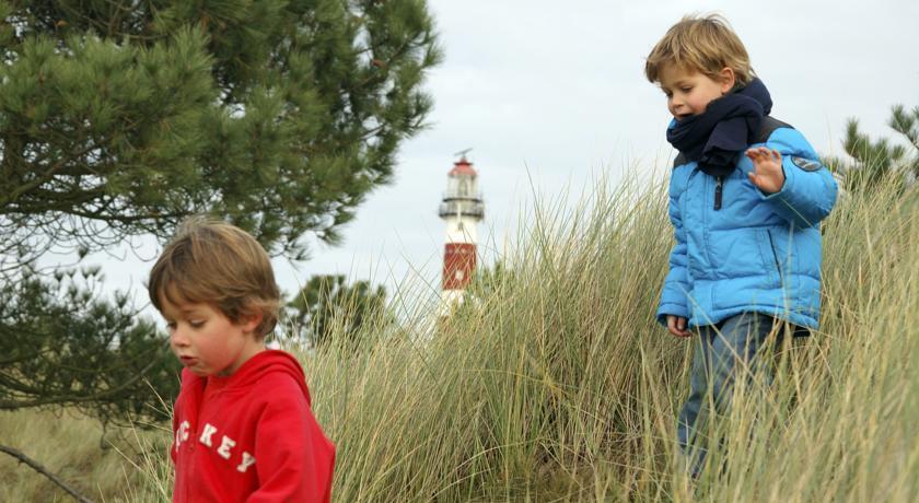 't Strandhuys En De Vuurtoren, Met Eigen Keuken, Zonnig Terras Nabij Dorp, Duinen En Strand, Incl Verwarmd Binnen Zwembad Hollum (Ameland)